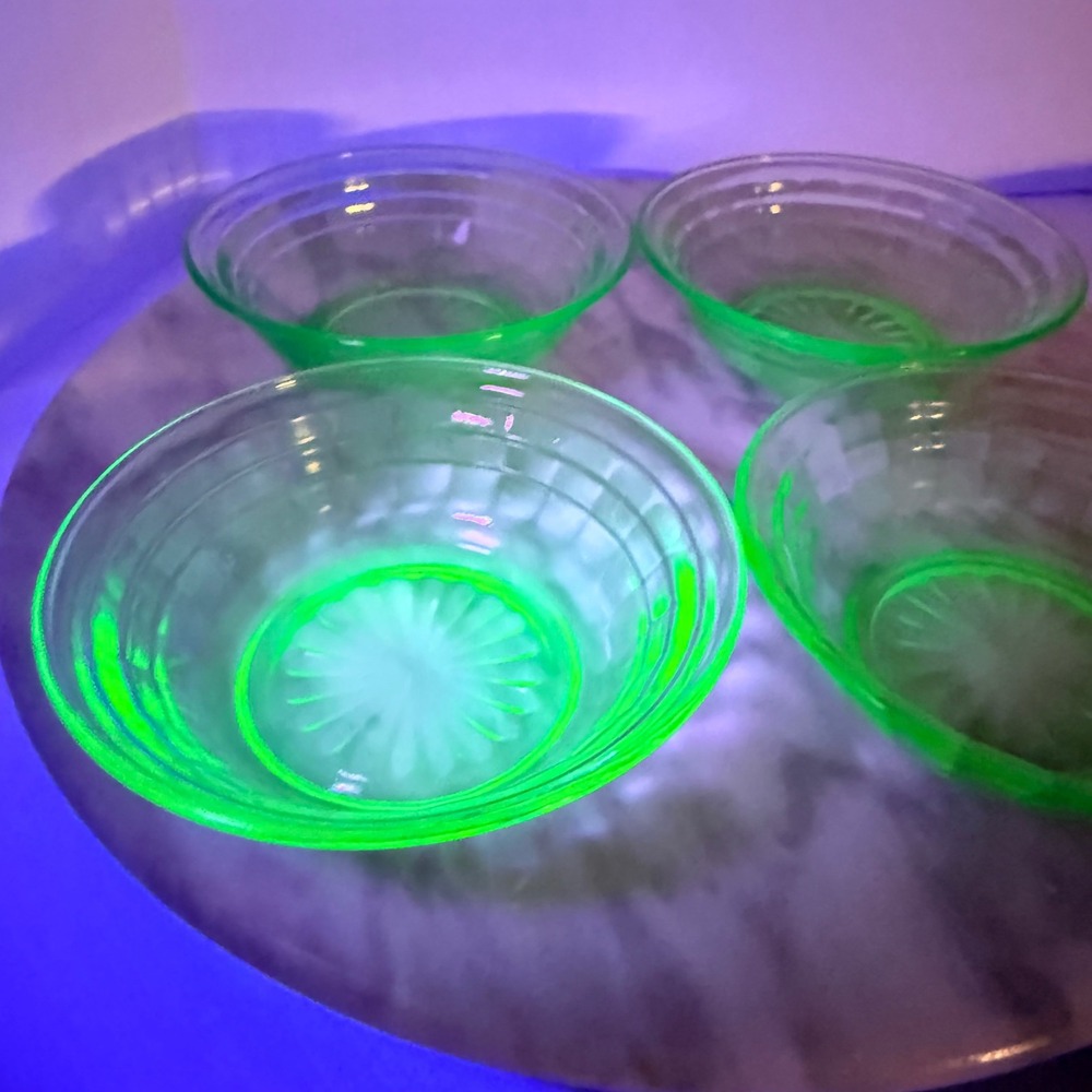 4 VTG AH Green Uranium Depression Glass Berry Bowls Ribbed Sunburst 4.25 inch